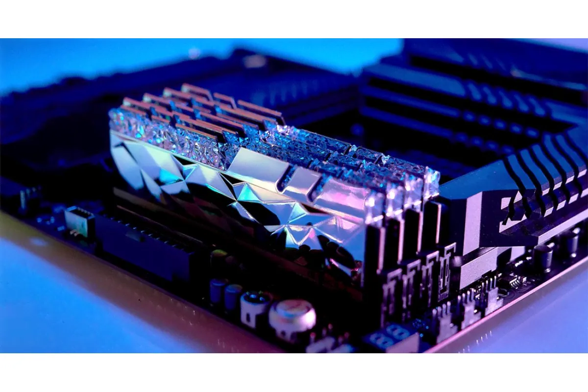 Модуль памяти DDR4 G.SKILL TRIDENT Z ROYAL ELITE 32GB (2x16GB) 3600MHz CL14 (14-14-14-34) 1.45V / F4-3600C14D-32GTESA / SILVER